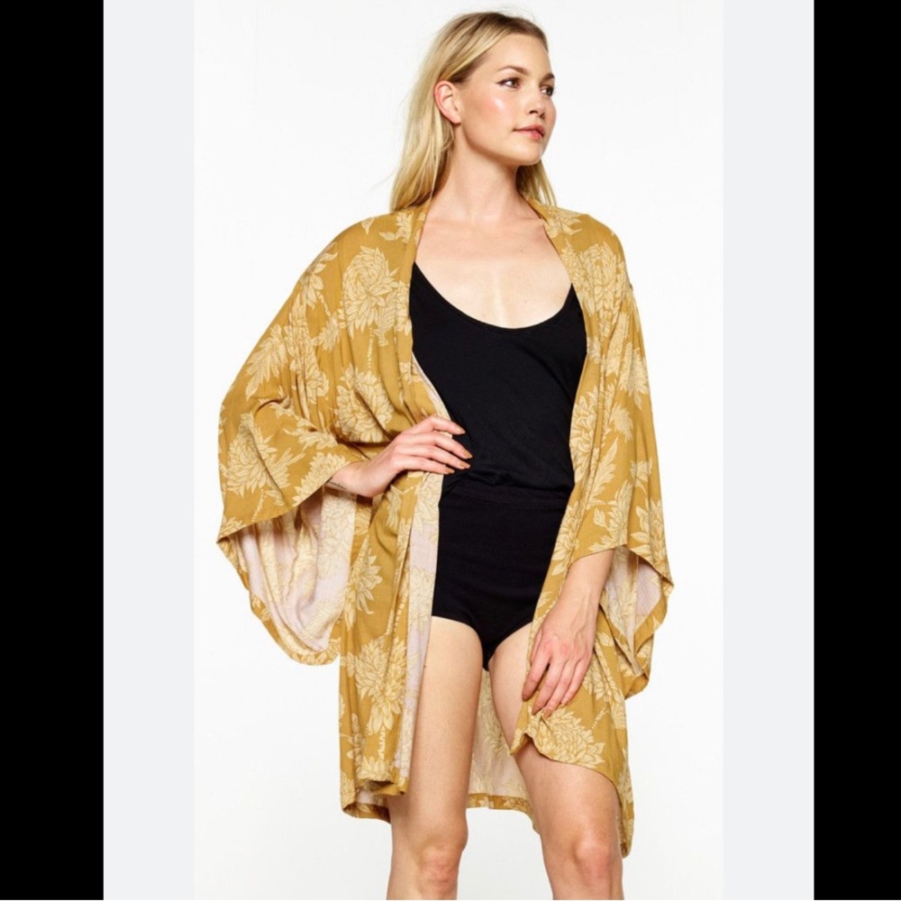 Novella Royale Gold Dahlia Kimono